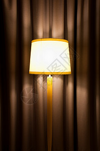 灯在窗帘上房子辉光黄色酒店风格卧室黑色装饰金子房间图片