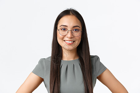 小企业主 创业和电子商务概念 戴眼镜自信微笑的女商务人士的特写 亚洲女企业家准备工作 看起来热情办公室售货员经纪人商务代理人保险图片