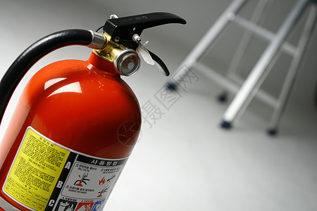 白色背景的火焰灭火汽油工具小路派对制作人保障火石标签情况生产图片