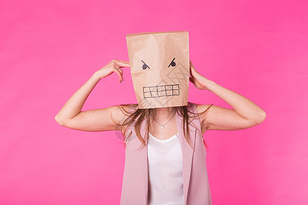 消极情绪的观念  愤怒的女人 脸上有纸袋乐趣姿势面具商业顾客领导情感男人刺激成人图片
