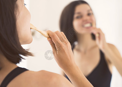 女人要小心照顾她的牙齿牙膏女性口腔科牙疼生态女孩卫生治疗疼痛牌匾图片