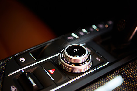 豪华汽车调音控制板 现代汽车内部车速按钮车轮气囊车辆运动驾驶齿轮合金金属图片