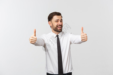 快乐笑笑的年轻商务人士 用拇指举起手势 孤立在白背景上成人人士工作商业套装微笑优胜者员工手指头发图片