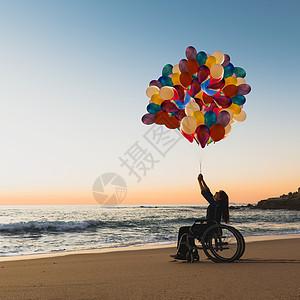 万事皆有可能活动女孩海洋人士海滩运输保健车辆气球假期图片