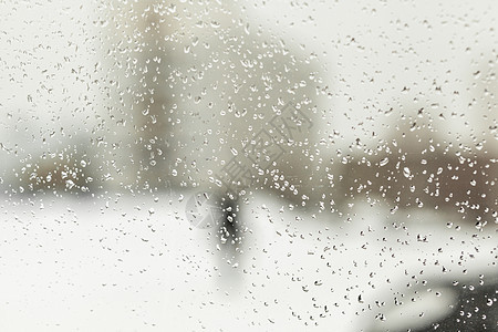 冬天 春天或秋天 汽车玻璃上的水滴季节雨滴运输摄影街道旅行城市镜子天气危险图片