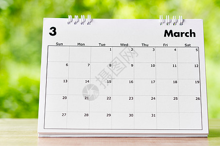2022年3月20日至22日 组织者在木制桌上规划和提醒的日历台图片