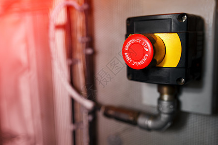 用于手压的红色紧急按钮或停止按钮 工业机器的停止按钮 安全的紧急停止警报警告控制板摄影力量电气控制吊坠恐慌圆圈图片