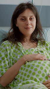 怀孕在医院病房腹部怀有孕的成年人肖像紧张痛苦呼吸房间送货练习婴儿诊所母性卫生图片