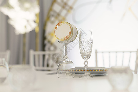 在餐厅的婚礼宴席上 以客人名字命名的漂亮布置 请客名玫瑰盘子玻璃纺织品风格装饰午餐服务食物桌子图片