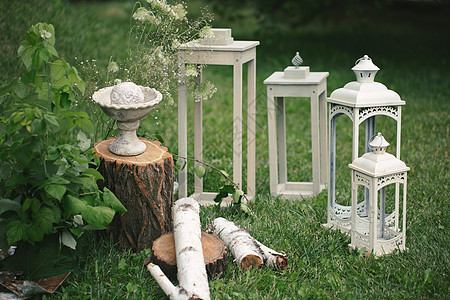 婚礼装饰 鲜花 蜡烛和白木图片