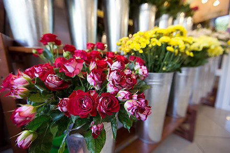 花店里美丽的花朵多彩植物群市场花园销售玫瑰园艺礼物城市季节郁金香图片