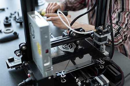 实验室的3D印刷机操作 由3D打印机负责机器创新塑料聚合物工具原型电气科学电脑工程背景图片