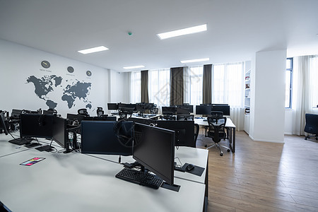 现代设计开放计划启动办公室的空内置 选择性焦点营销家具咨询窗户椅子工作电脑小样房间渲染图片