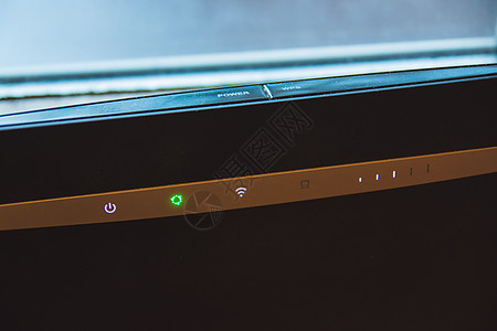 家庭互联网wifi网络路由器和反向指标图片