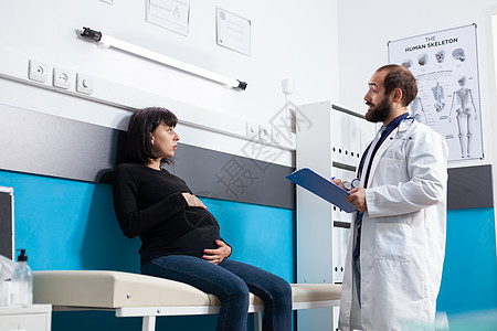 妇产内阁内检查孕妇预产期病人的医生图片