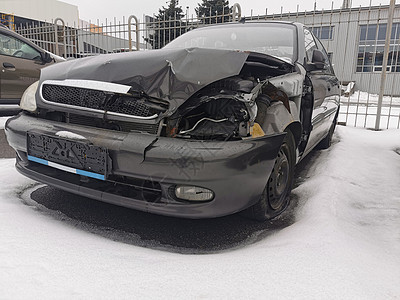 意外事故后残骸的汽车损害碰撞技术速度车辆旅行危险控制治疗破坏图片