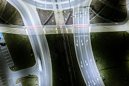 现代交通的 Arial 顶视图 包括高速公路 公路和环形交通枢纽 道路交通 多层交叉路口高速公路  亚洲的顶视图 重要的交通基础图片