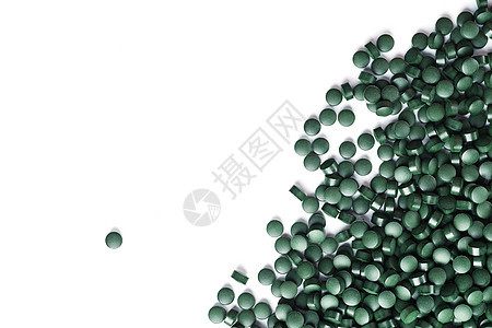 Spirulina的蔬菜维生素散布在白种背景上小球藻矿物排毒藻类草本植物治疗植物食物粉末矿物质图片
