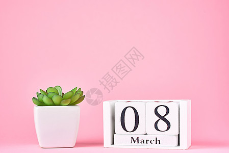妇女节概念 Wooden日历块 日期是3月8日 用复制空间植入粉红背景图片