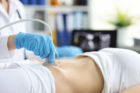 在诊所的早孕妇女超声道检查图片