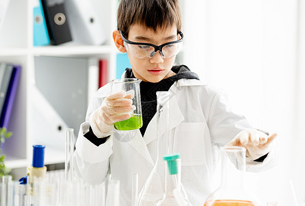 化学课学校男生童年实验测试化学家化学品孩子教育科学瞳孔管子图片