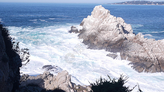 悬崖岩壁 海边 洛沃斯角 加州海岸 海浪崩塌蓝色飞溅海景海滩力量波浪海岸线支撑破岸岩石图片