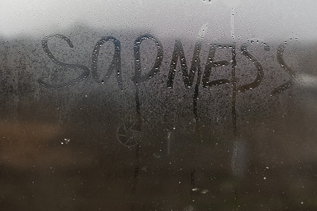 湿窗上刻着伤痕孤独朋友季节情感下雨悲伤寂寞玻璃雨滴图片