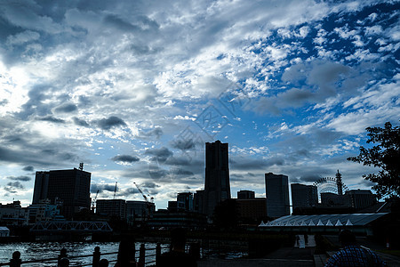 横滨城市景观和夜晚风景摩天大楼海洋摩天轮海面阴影太阳日落晴天天空建筑图片