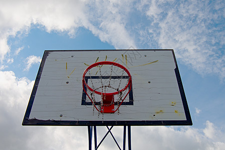 旧式篮球环蓝天空娱乐竞争篮子团队篮板热情天空篮球工作竞技图片