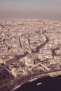车流量从埃菲尔铁塔看到巴黎城市景象旅行景观天空天线流量建筑学背景