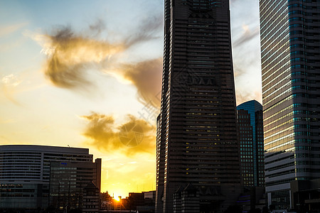 横滨米那托米拉伊大楼和日落天空景点太阳植物宇宙摩天轮蓝天港口天空日落美景图片