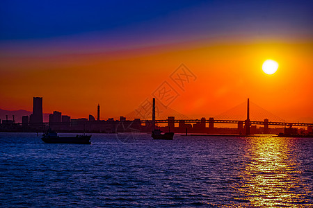 横滨市风景的夜视和货船轮光影建筑货船美景海洋海岸工业阴影容器客船海面图片