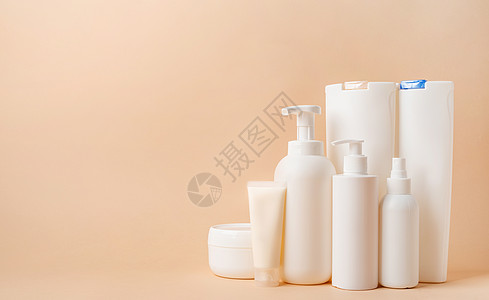米色自然色背景化妆品用白色空白包装管和容器组 模型设计 生态友好塑料产品推广温泉护理洗发水身体润肤小样治疗图片