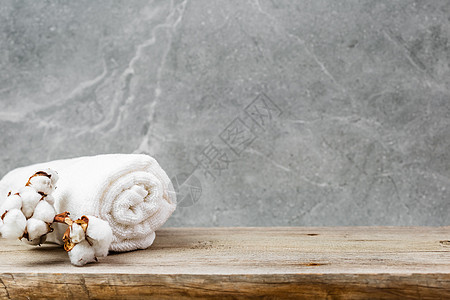 白棉毛巾和棉花植物花枝织物面巾浴室大理石温泉材料淋浴洗衣店折叠纤维图片