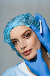 在整形外科手术前 在医疗诊所对面眼部区域进行整形改造时 将脸部上方的白光膜印记贴近眼皮老化眼睛病人药品乐器化妆品绘画医院女性图片