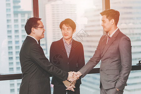 商业中人 与关联特工Men概念有关的项目 三个商务人士握着手图片