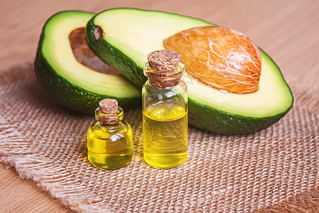 木本底的阿沃卡多和鳄梨油 有选择的重点热带健康液体保健温泉治疗瓶子蔬菜食物疗法图片