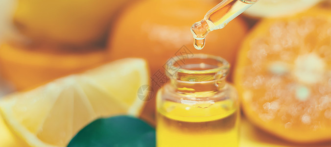 黄色背景的橙色基本油 有选择的焦点芳香玻璃按摩呵护奢华疗法水果药品温泉香味图片