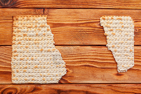 犹太高节日庆典在桌子上拍到的折叠面包 有创意的照片图片