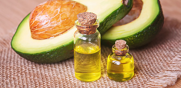 木本底的阿沃卡多和鳄梨油 有选择的重点蔬菜温泉化妆品水果液体身体卫生治疗木头产品图片