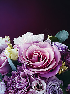 盛开花束美丽的花束 作为节日礼物 奢华花卉设计婚礼丝带装饰新娘假期玫瑰植物花朵盒子风格图片