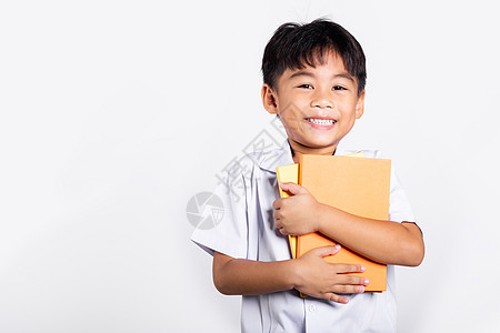 亚洲可爱的小孩孩童笑着快乐地穿着学生制服泰文红裤子站立或拥抱书学习孩子们男性童年青春期男生课堂手势阅读文学图片