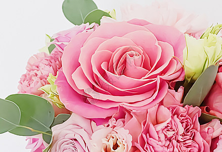 美丽的粉花花束花束 作为节日礼物 奢华花卉设计丝带新娘花店婚礼花瓣娘娘腔魅力叶子装饰玫瑰图片