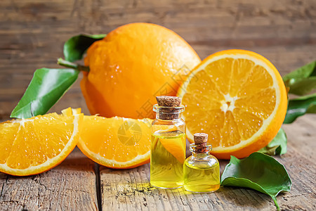 木本底含柑橘的香油 有选择性的焦点植物柠檬疗法香味治疗瓶子香气香水卫生按摩图片