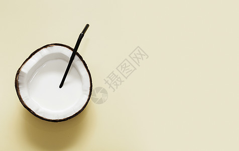椰子牛奶 有复制空间的椰子一半图片