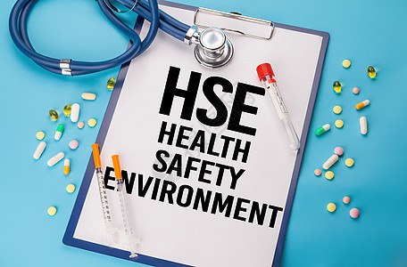 HSE - 健康安全环境的缩写 首字母缩略词 hse 或健康安全环境 纸上的文字图片