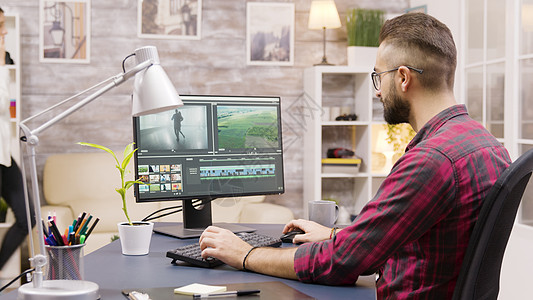 电影后制作的创意电影制片人工作男朋友软件工作室咖啡展示办公室制作者设计师屏幕图片