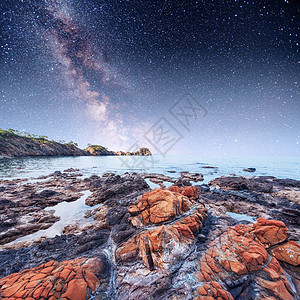 极美的岩石海滩全景 星空 土耳其花岗岩支撑碎石地面晴天石头太阳天文乳白色火花图片