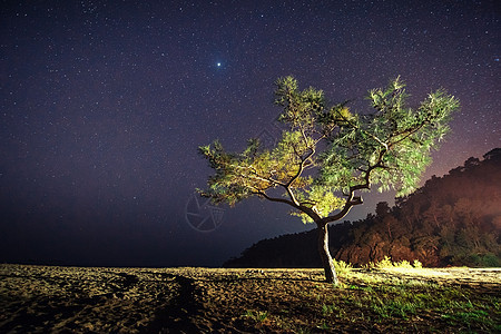 喀尔巴阡山脉多姿多彩的夏季风景星群灯光行星星云科学勘探摄影恒星星系微光图片