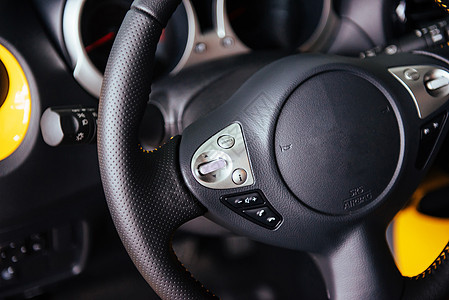 现代车内仪表板和方向盘司机驾驶控制板里程表乐器仪表力量数字运输车轮图片